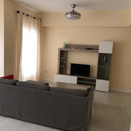 The Sea Across The Road - Flat 4 Apartamento St Paul's Bay