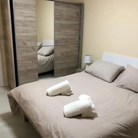 The Sea Across The Road - Flat 4